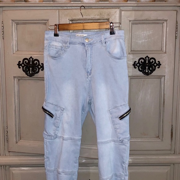 *SOLD* Cargo Jeans (Fashion Nova) - Picture 2 of 3